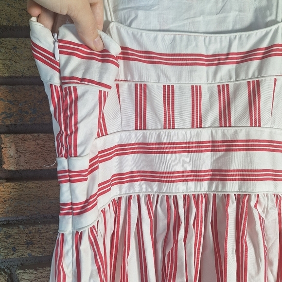 Tweeds Red and White Striped Pleated Size 6 Sundress - Picture 4 of 5